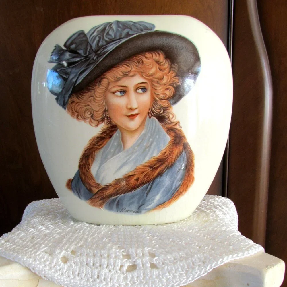 ART VASE 1920s STYLE w LADY PORTRAIT in BLUE HAT & FLIRTY LOOK OVAL SHAPE, EUC - Picture 7 of 7